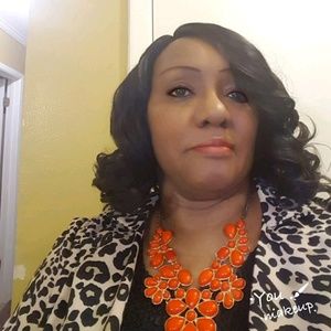 Meet your Posher, Deniece